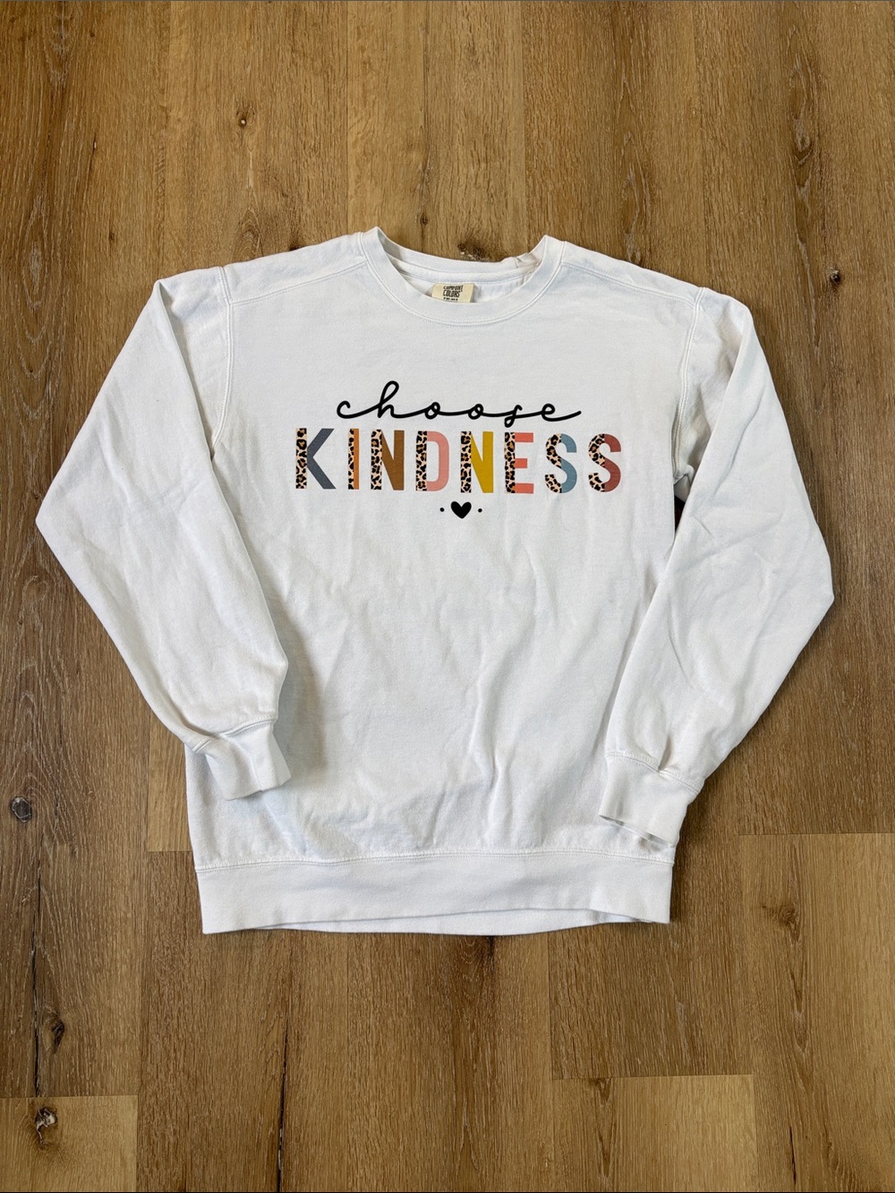 Comfort Colors White 'Choose Kindness' Graphic Crewneck Sweatshirt